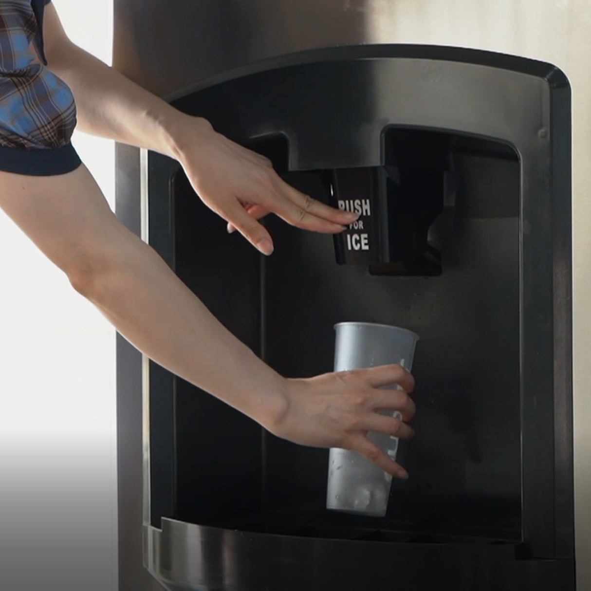 DISTRIBUTEUR DE GLACE 60KG - 7081.0035 - COMBISTEEL