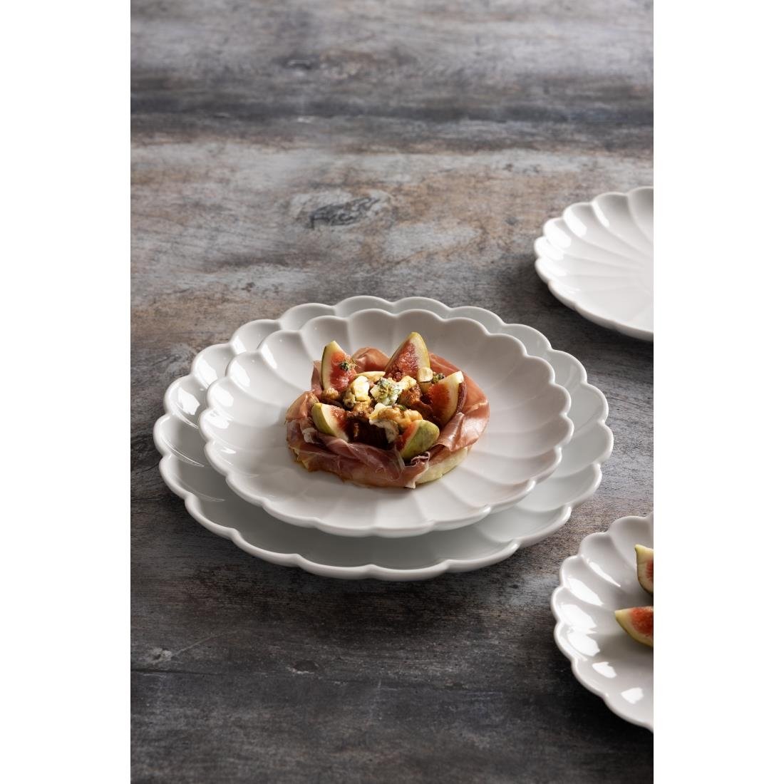 Assiettes festonnées Olympia Bloom blanches 276 mm (lot de 4) - NISBETS