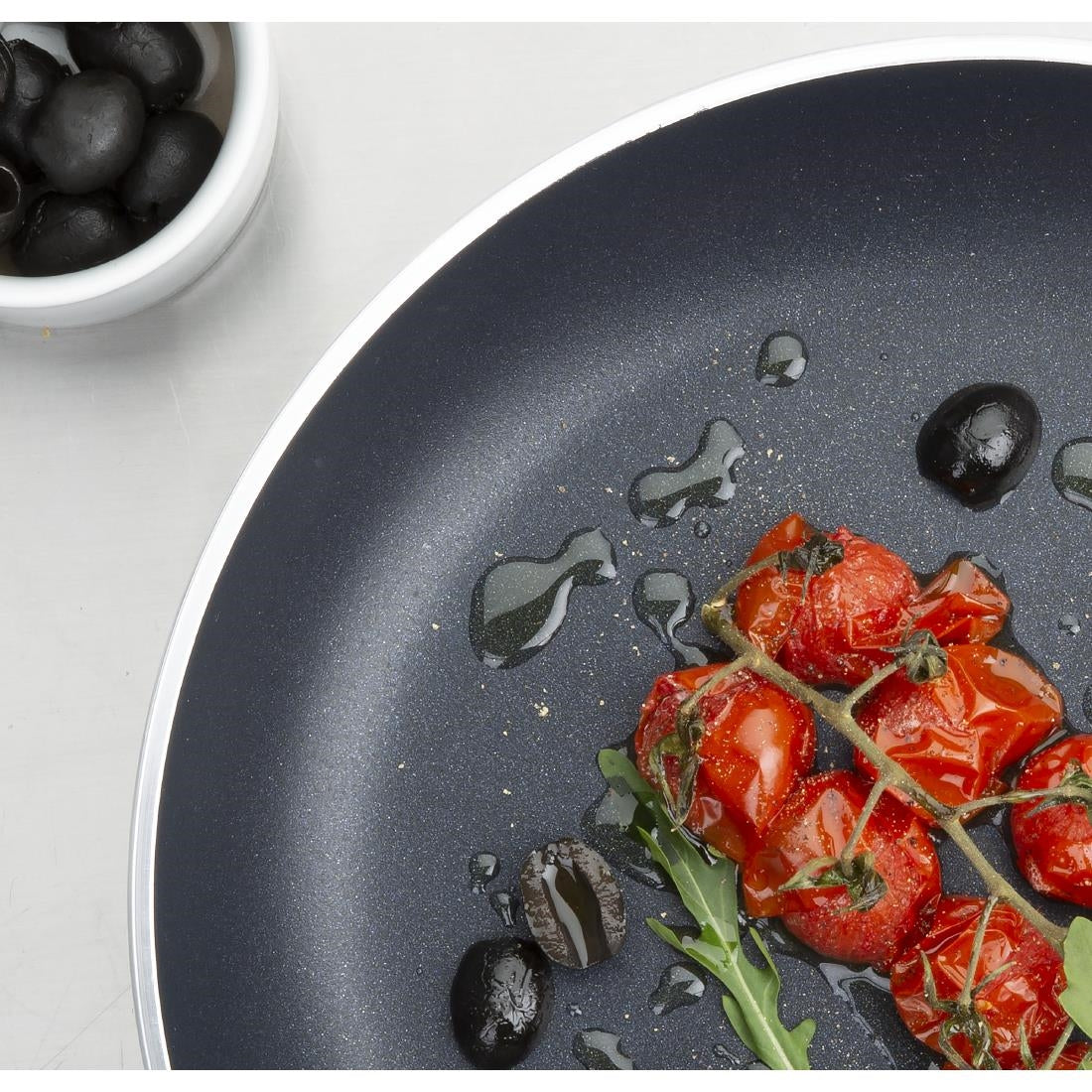 Poêle antiadhésive en aluminium Vogue Teflon Platinum Plus 240mm