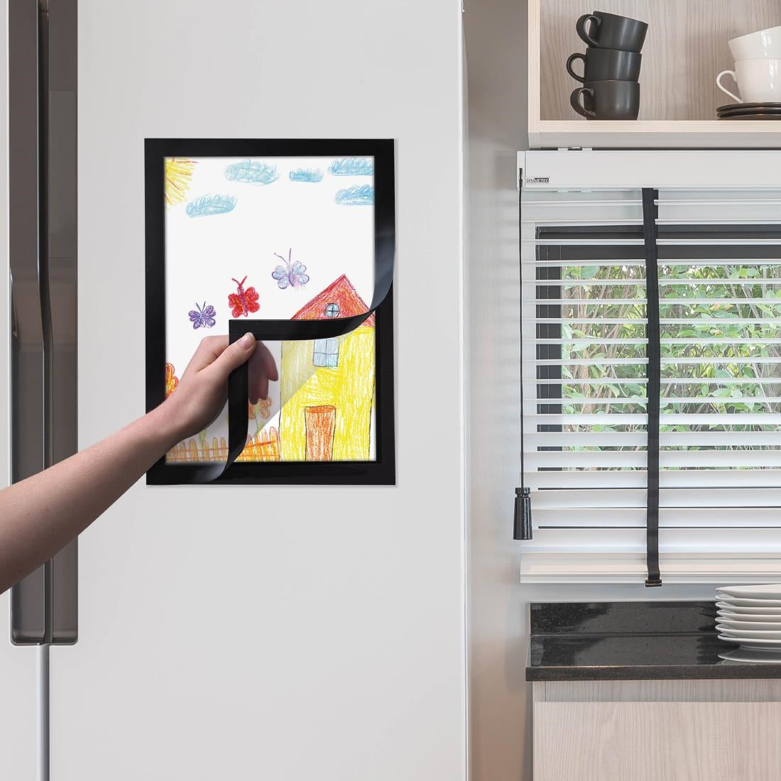 Cadres d'affichage autocollants Europel A4 noirs (lot de 2)