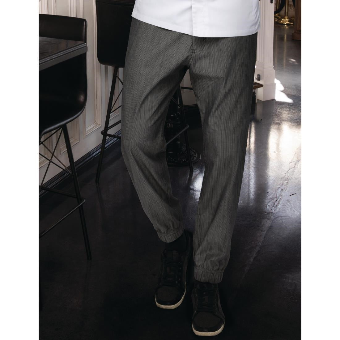 Pantalon de cuisine Works Urban Jogger 257 à fines rayures noires et blanches - NISBETS
