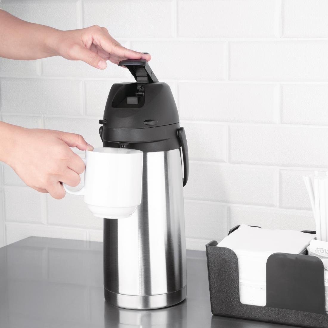 Pichet à pompe double paroi Nisbets Essentials 1,9L