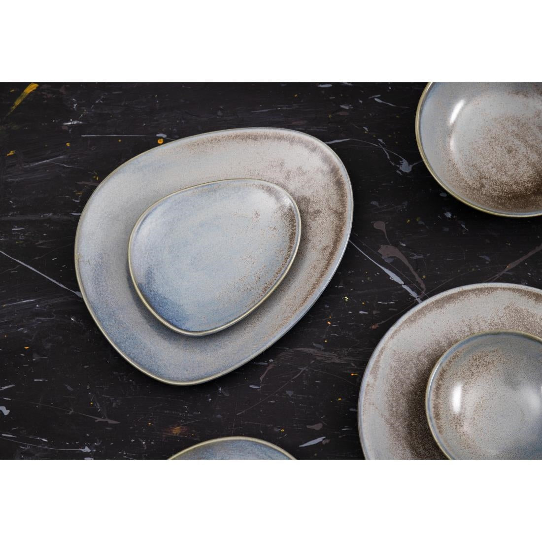 Assiettes triangulaires Olympia Ember Blue 308mm (lot de 4)