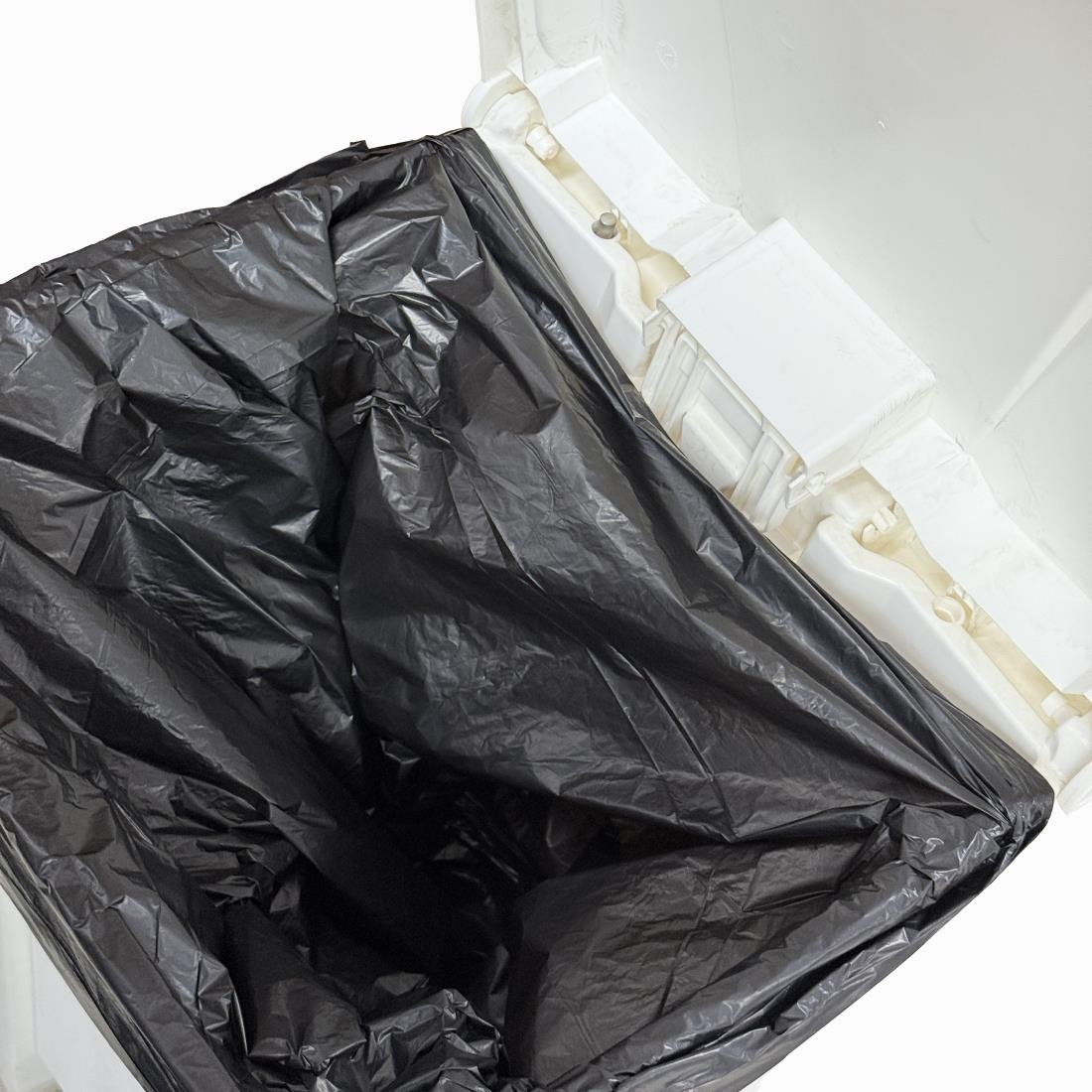 Sacs-poubelle à usage moyen noirs Nisbets Essentials 70 L (lot de 50) - NISBETS