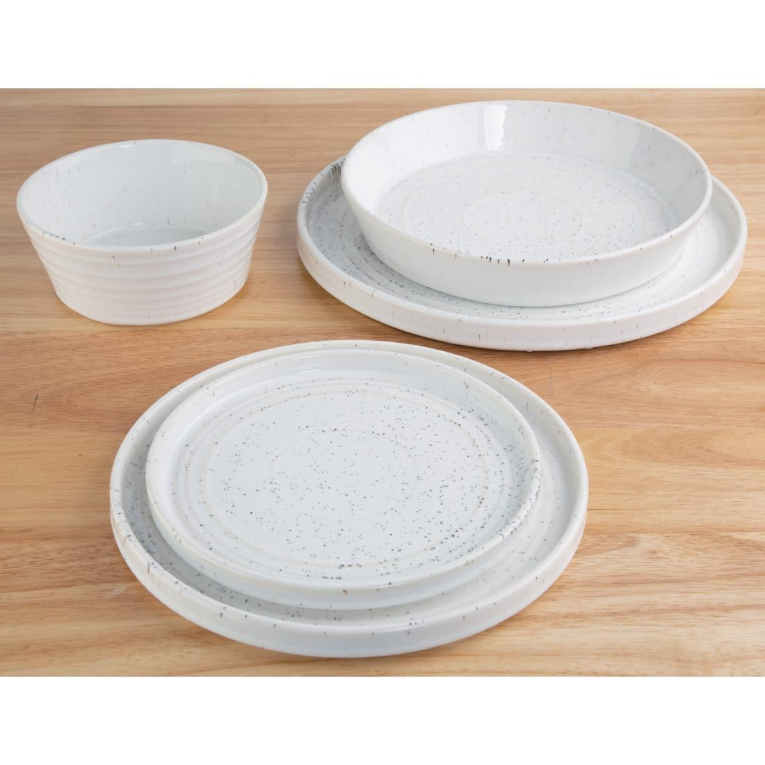Assiettes plates rondes Olympia Cavolo blanc moucheté 180mm (lot de 6)