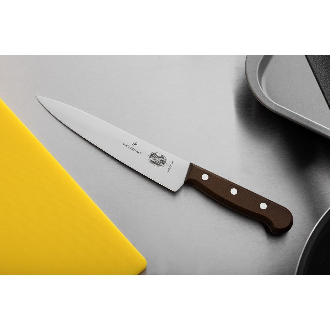 Couteau de cuisinier à manche en bois Victorinox 190mm - NISBETS