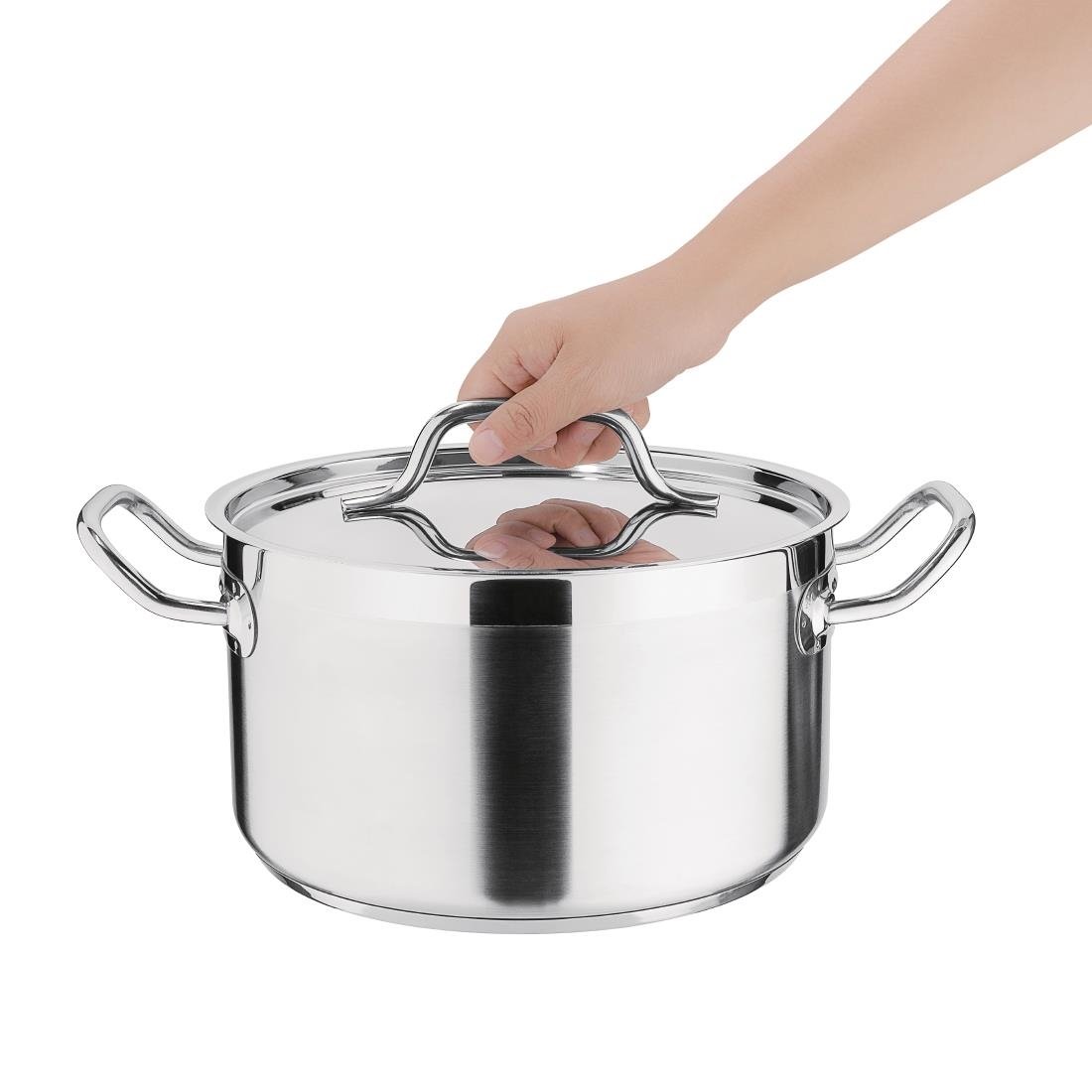 Braisière inox avec couvercle Nisbets Essentials 24 cm