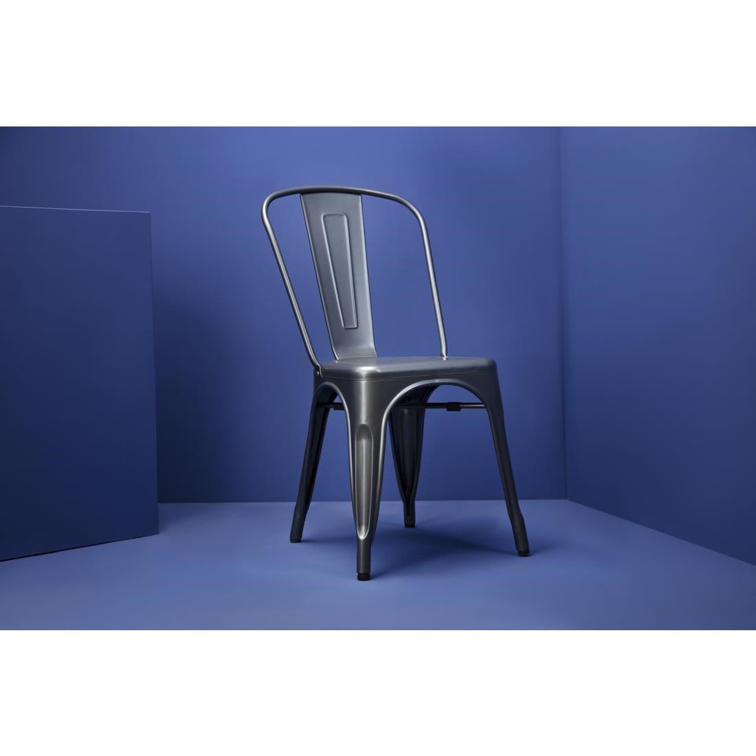 Chaises en acier gris métallisé Bolero Bistro (lot de 4) - NISBETS