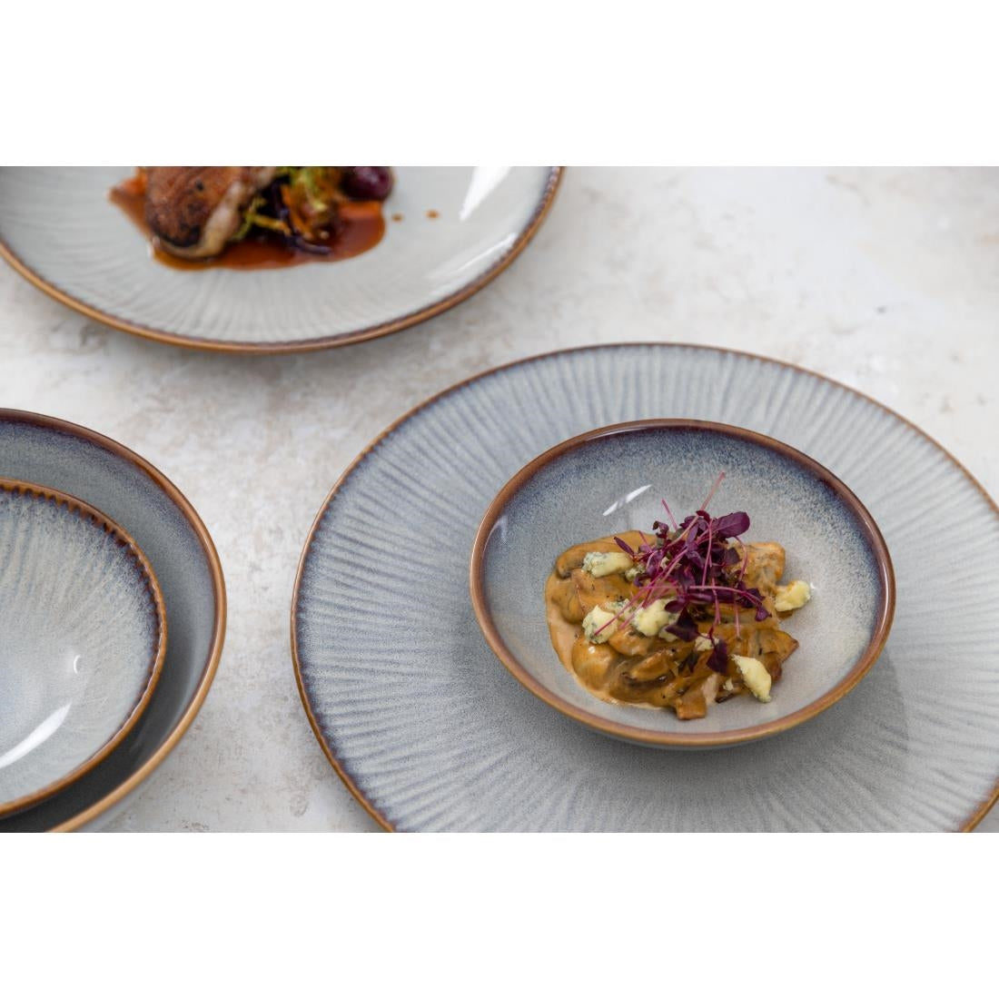 Assiettes plates Olympia Drift en relief gris 280mm (lot de 4)