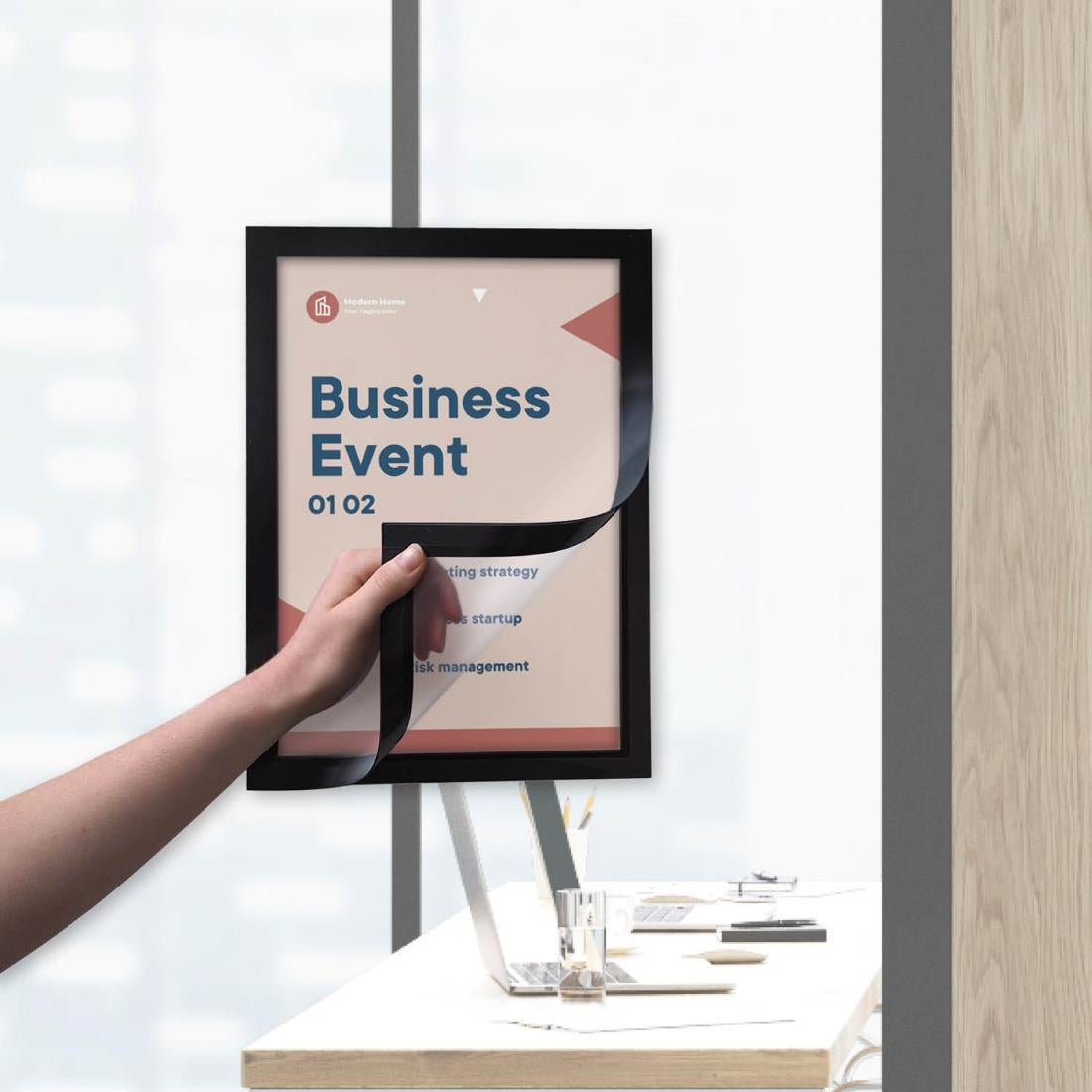 Cadres d'affichage autocollants Europel A4 noirs (lot de 2)