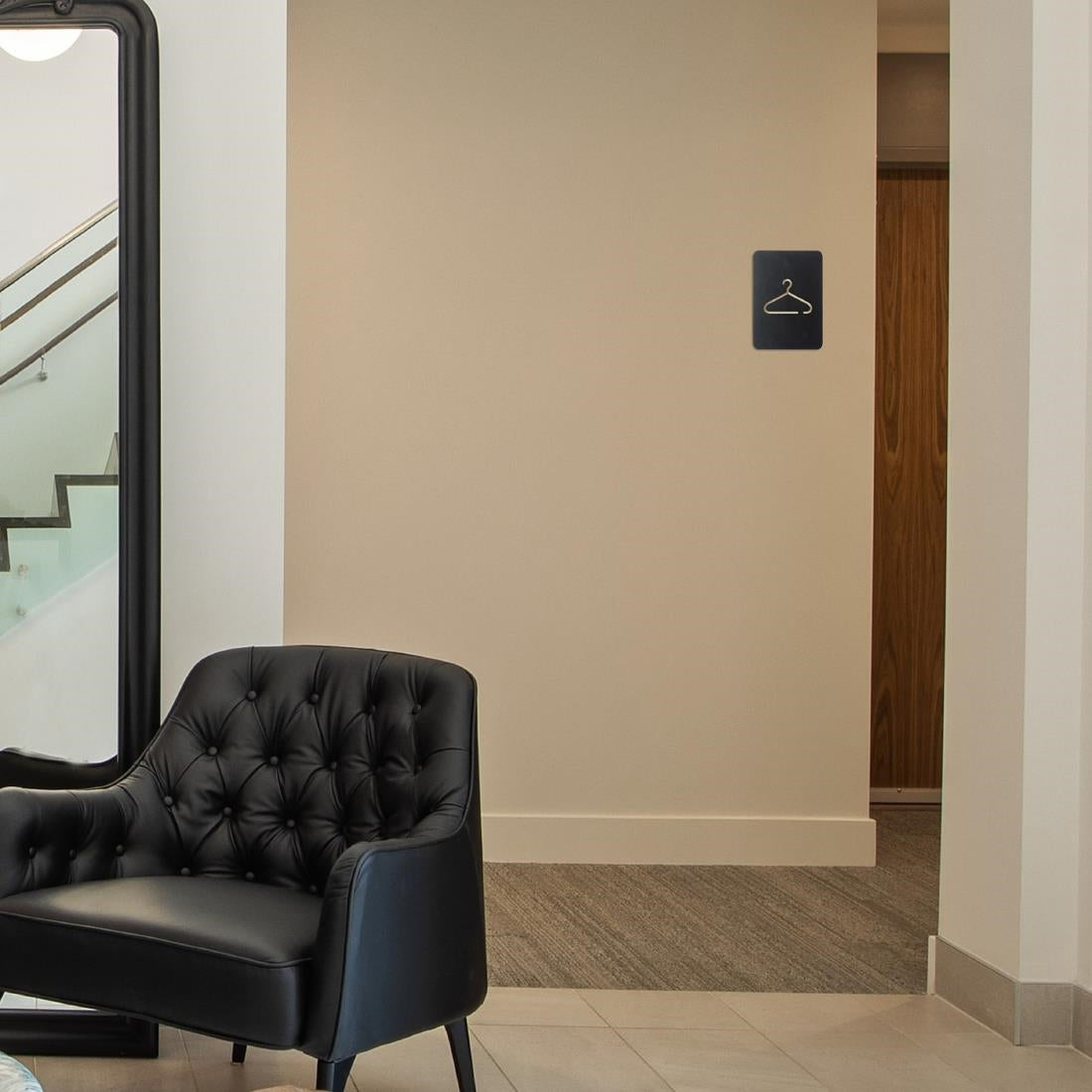 Plaque signalétique noire Europel vestiaire