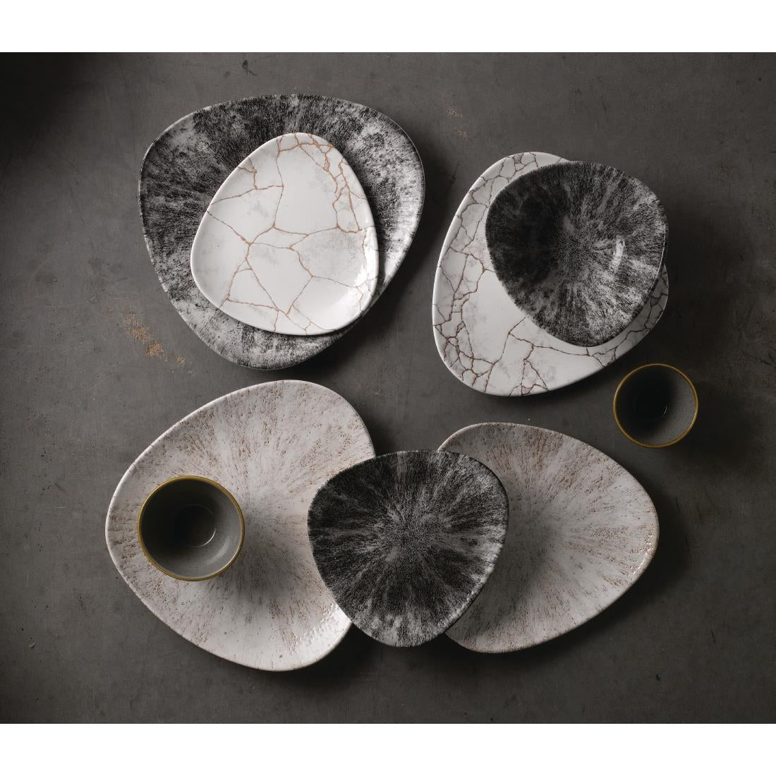 Assiettes triangulaires Churchill Studio Prints Kintsugi Agate Grey Lotus 177mm (Lot de 12)