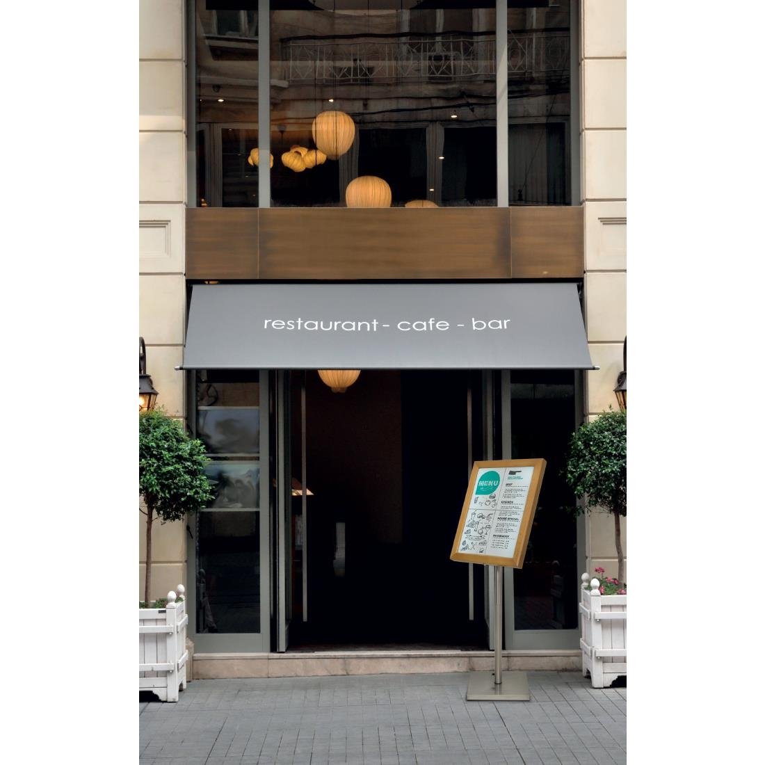 Porte-menu à LED blanches en teck Securit 4xA4 avec poteau et socle - NISBETS