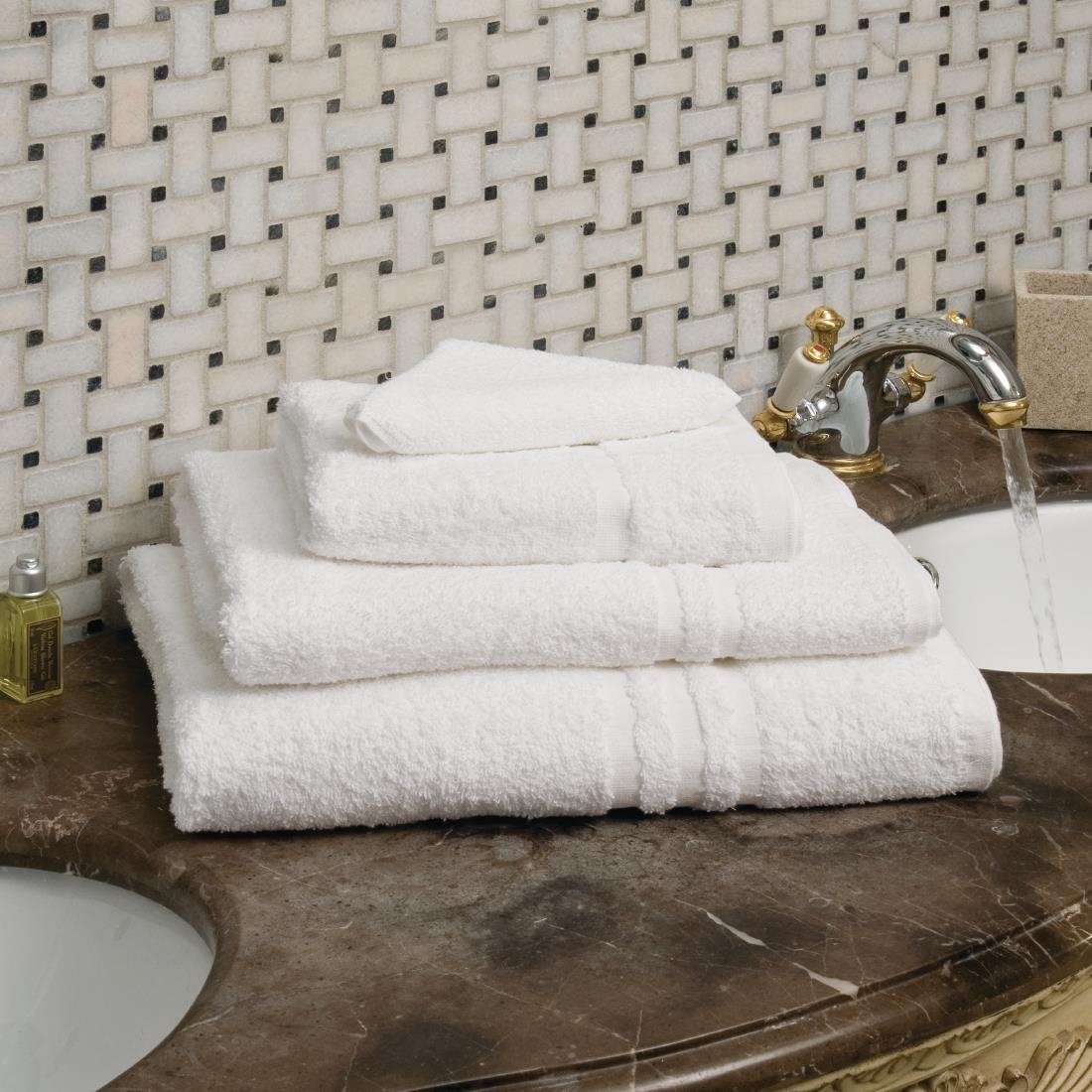 Drap de douche Mitre Essentials Capri blanc - NISBETS