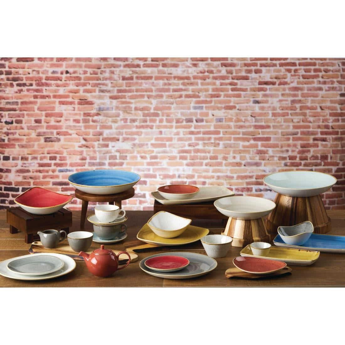 Bols triangulaires Churchill Stonecast Berry Red 235mm (Lot de 12)