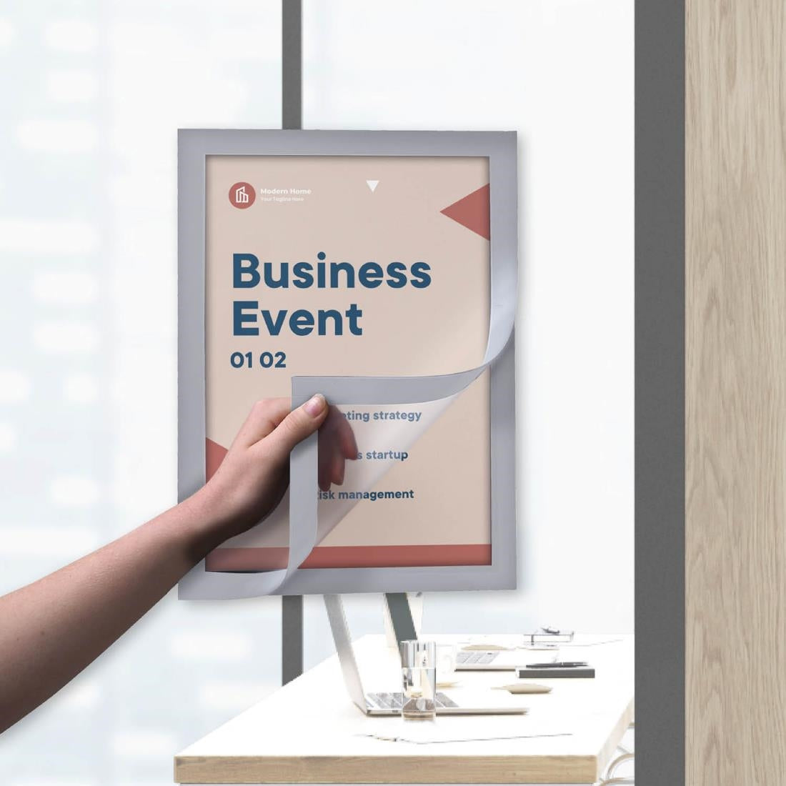 Cadres d'affichage autocollants Europel A4 argent (lot de 2)