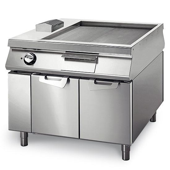 Fry-top électrique chromée ½ lisse ½ nervurée sur coffre avec portes