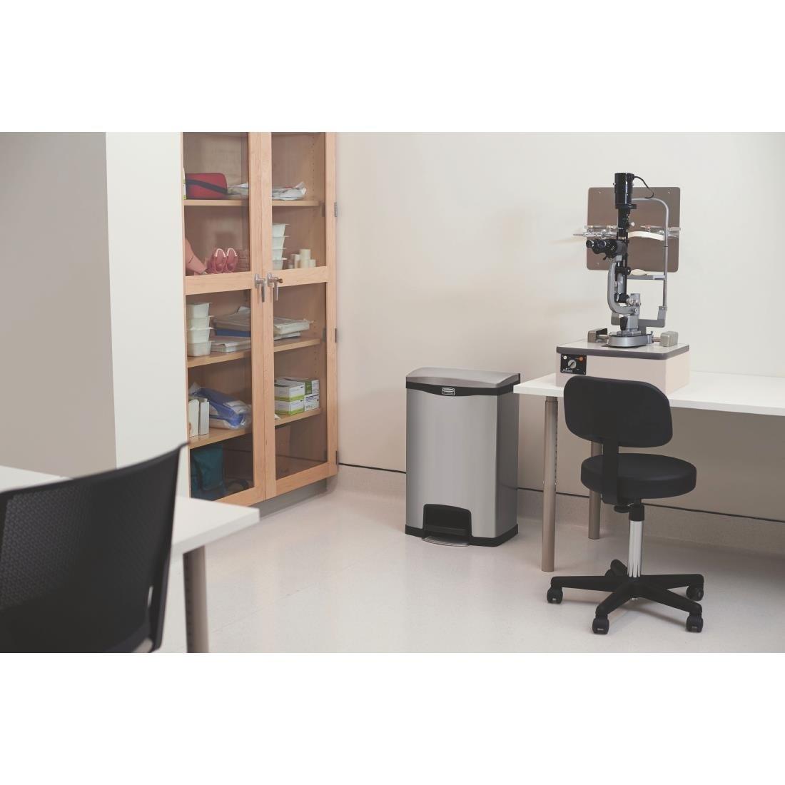 Poubelle à pédale frontale inox Rubbermaid Slim Jim 50L - FRANCE CHR