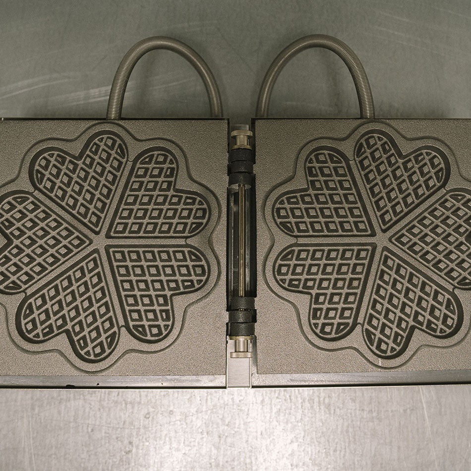 Gaufrier électrique ouverture 180° - basculement gauche / droite - Cœur - KRAMPOUZ