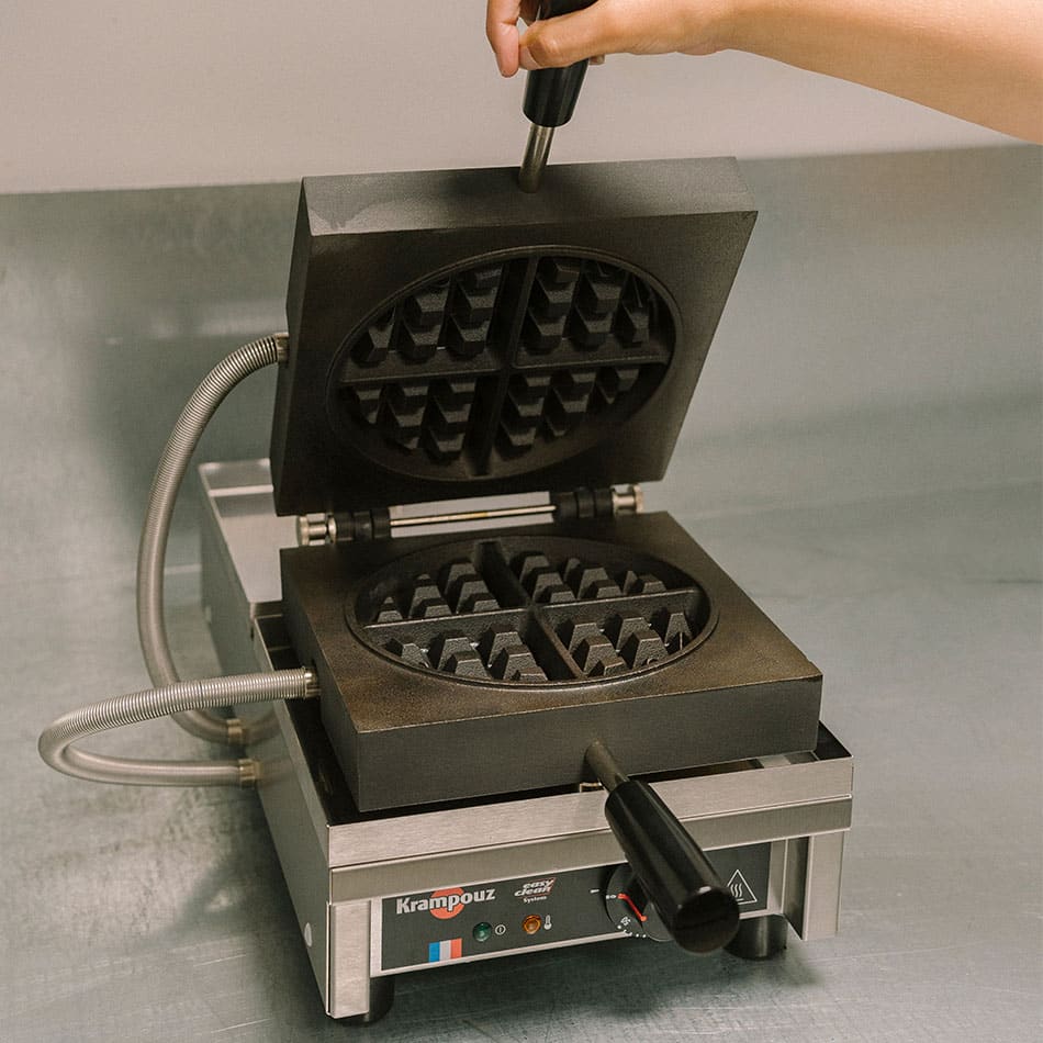 Gaufrier électrique ouverture 180° - basculement avant / arrière - Ronde - KRAMPOUZ