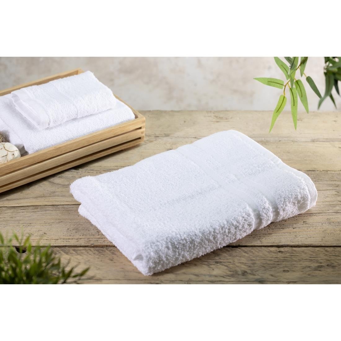 Serviette de douche Mitre Comfort Nova blanche - NISBETS