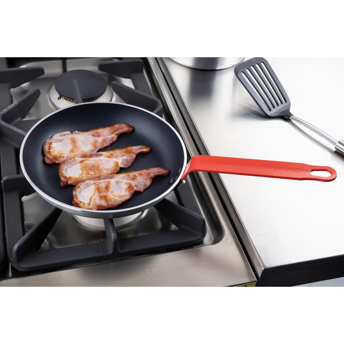 Poêle en aluminium antiadhésive Hygiplas Teflon Platinum Plus avec poignée rouge 24cm