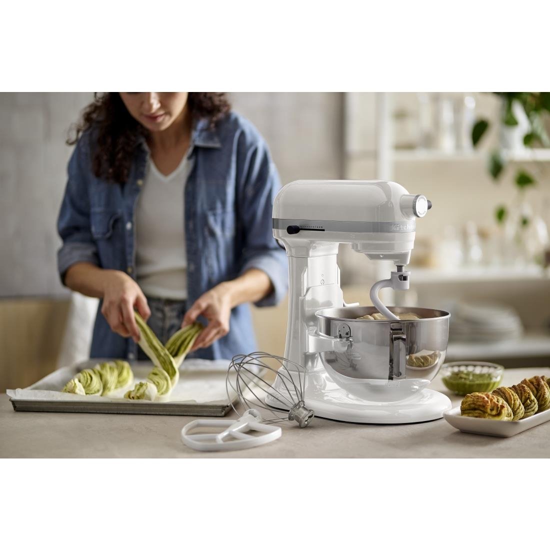 Robot pâtissier professionnel à bol relevable KitchenAid 5,2 L blanc - NISBETS