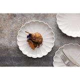 Assiettes festonnées Olympia Bloom blanches - NISBETS