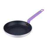 Poêle en aluminium antiadhésive Hygiplas Teflon Platinum Plus avec poignée violette 24cm - NISBETS