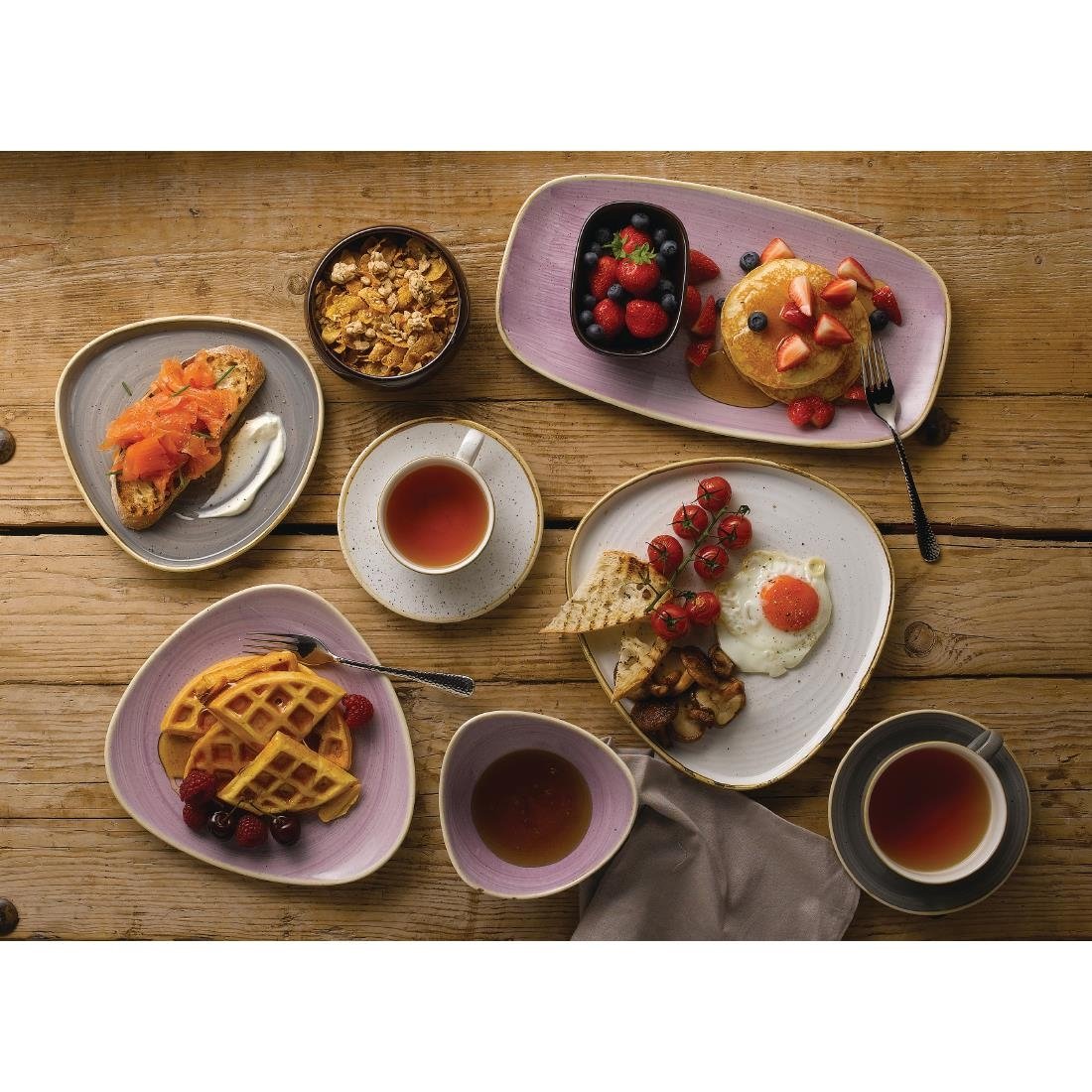 Assiettes triangulaires Churchill Stonecast Lavender Lotus 228mm (Lot de 12)