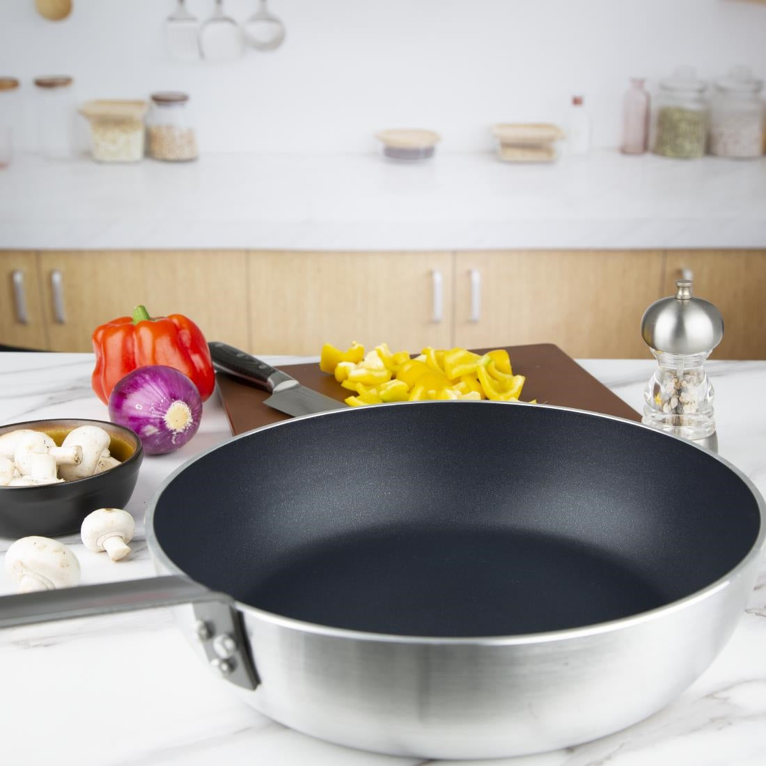 Sauteuse antiadhésive en aluminium Vogue Teflon Platinum Plus 320mm