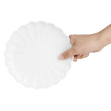 Assiettes festonnées Olympia Bloom blanches - NISBETS