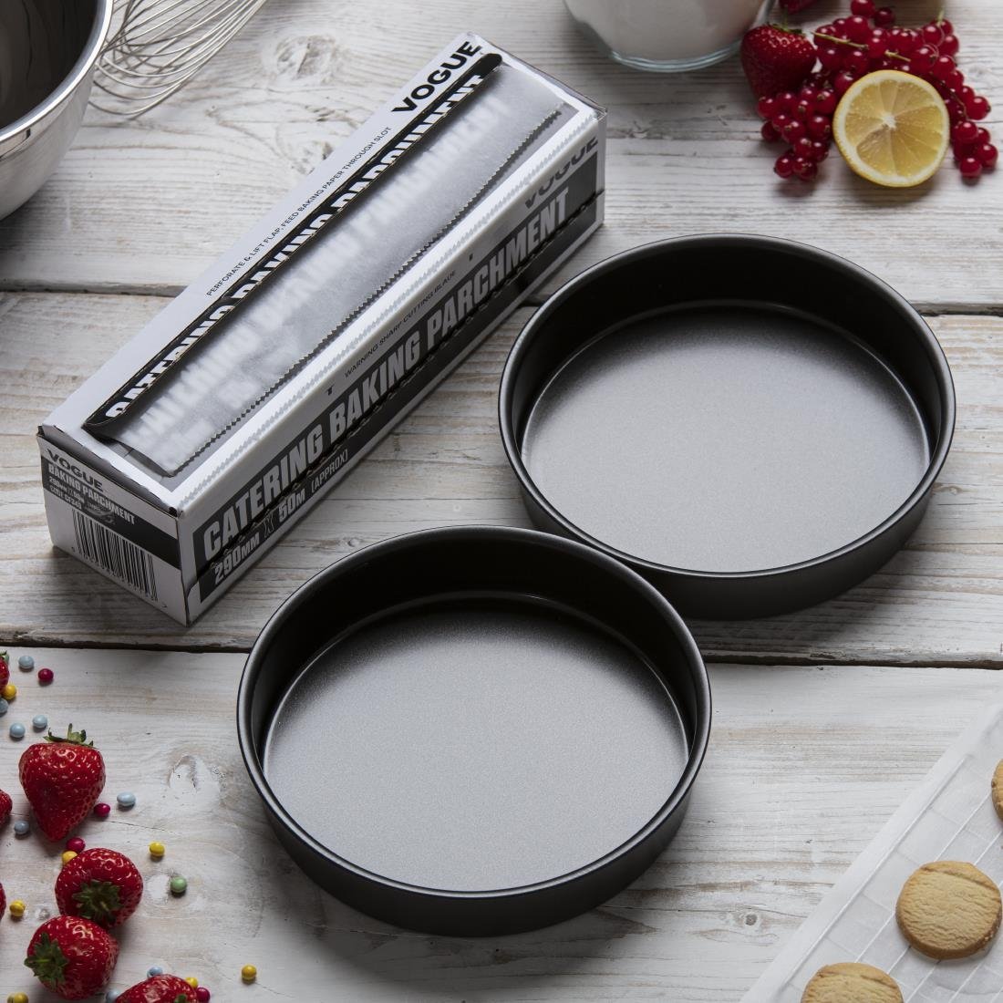 Ensemble moules à gâteaux et papier sulfurisé Vogue Bake Like A Pro - NISBETS
