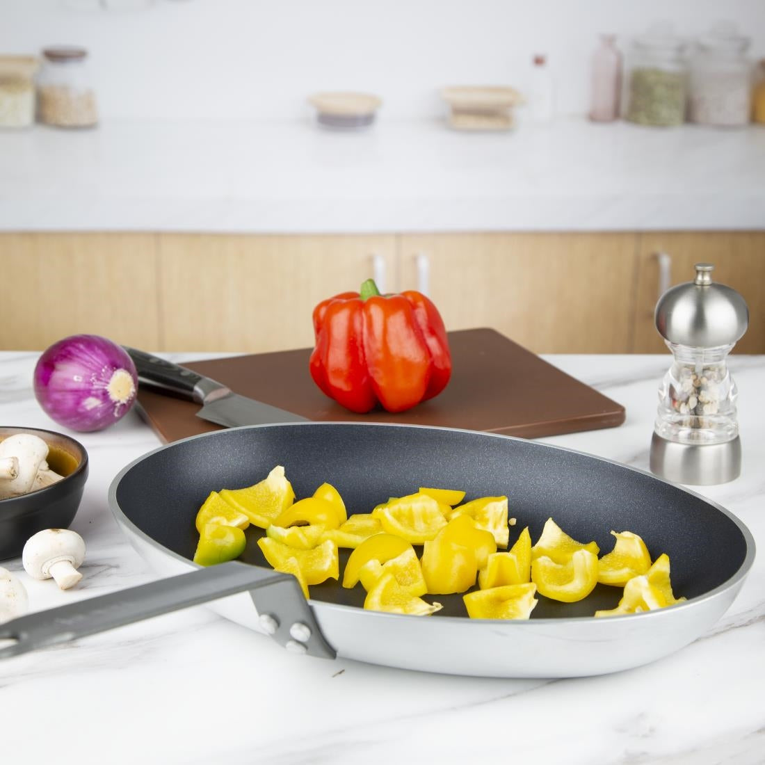 Poêle ovale en aluminium antiadhésive Vogue Teflon Platinium Plus 360mm