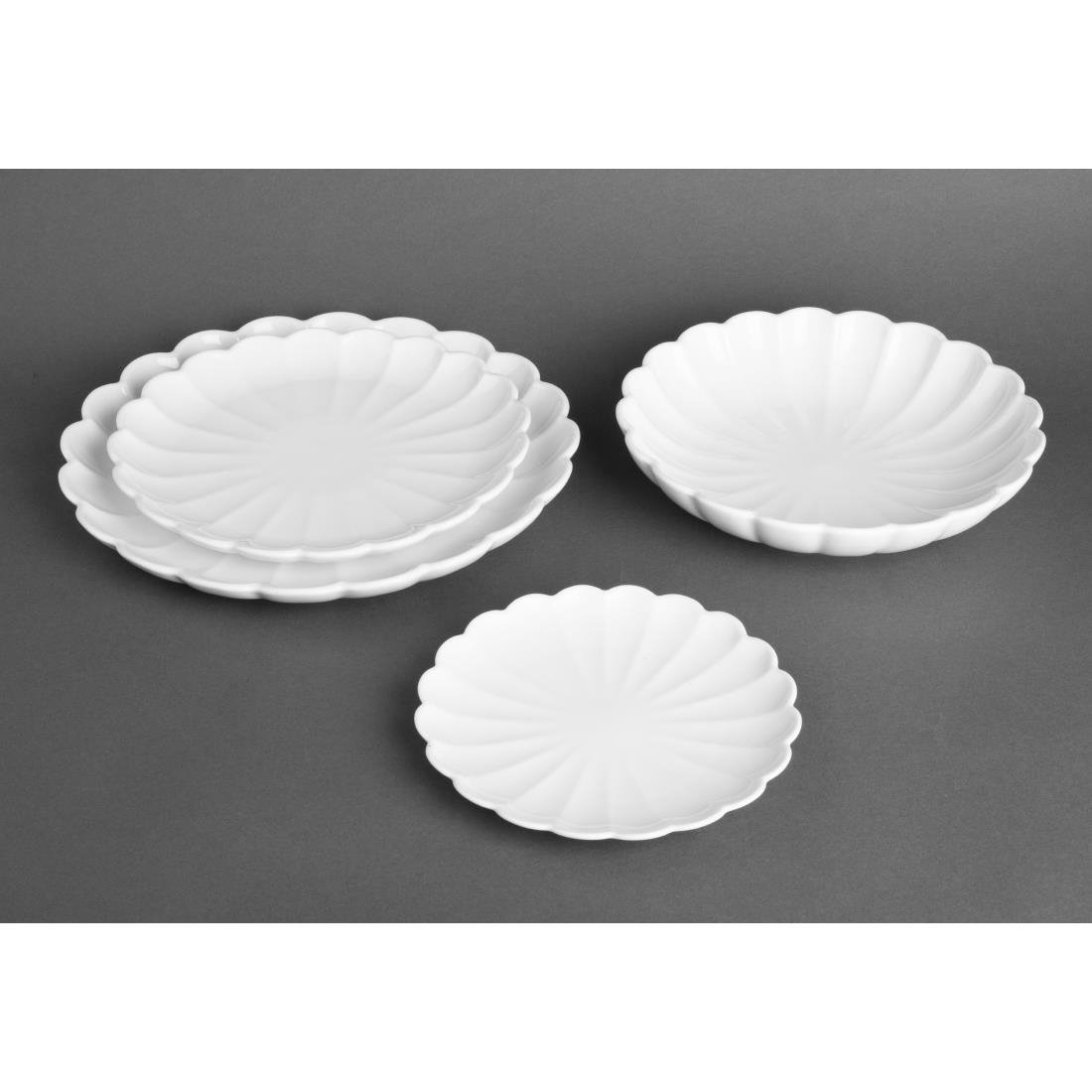 Assiettes festonnées Olympia Bloom blanches - NISBETS