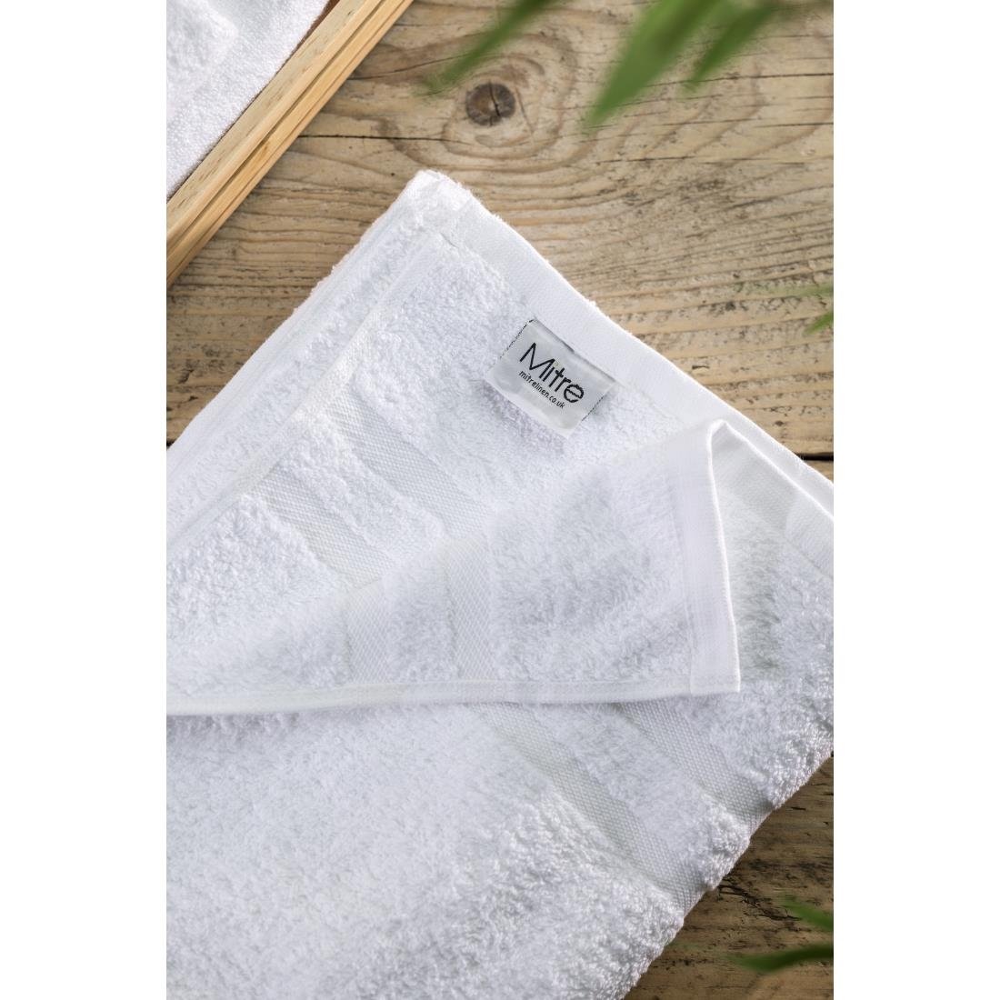 Serviette de douche Mitre Comfort Nova blanche - NISBETS