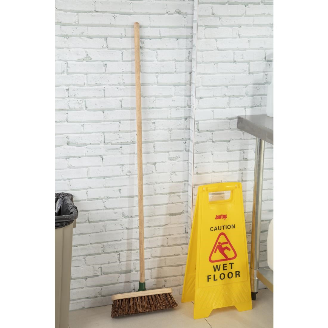 Tête de balai coco rigide en bois Jantex 305mm - NISBETS