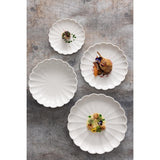 Assiettes festonnées Olympia Bloom blanches - NISBETS