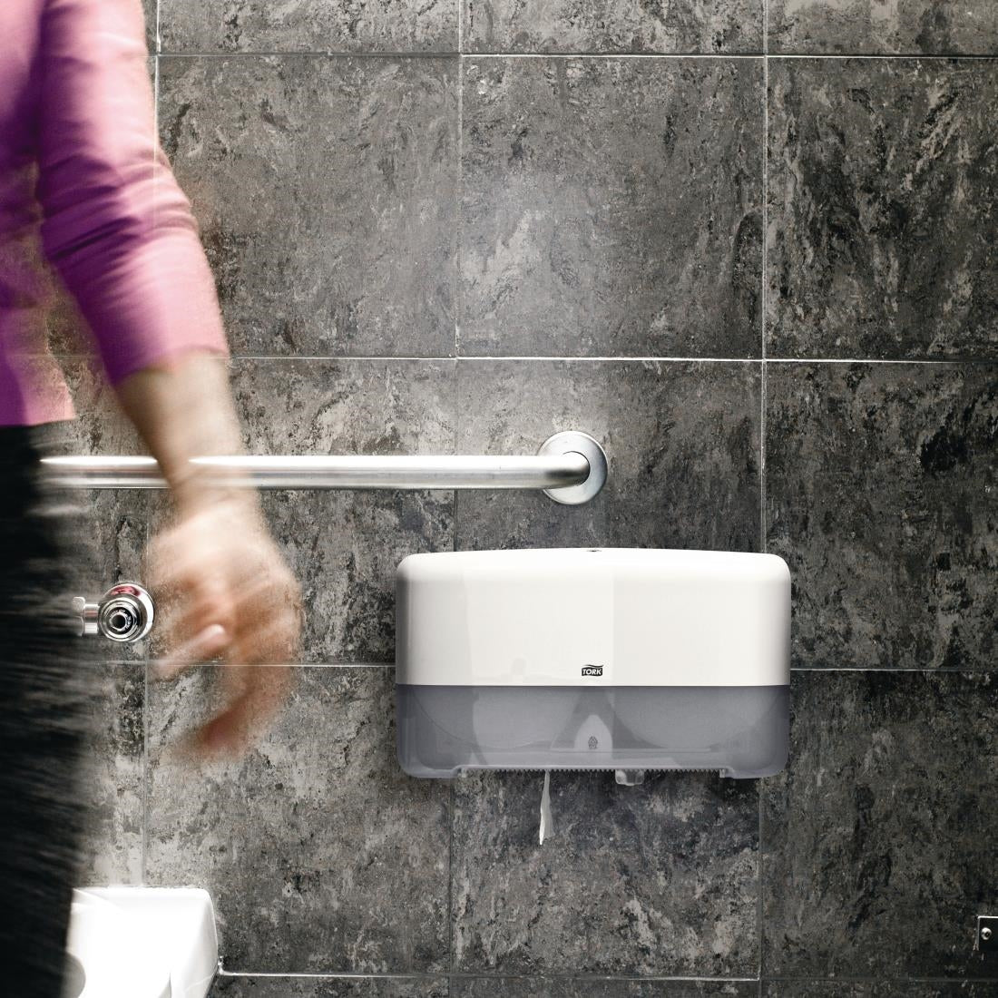 Distributeur double pour papier toilette sans mandrin Tork - NISBETS