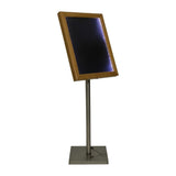 Porte-menu à LED blanches en teck Securit 4xA4 avec poteau et socle - NISBETS