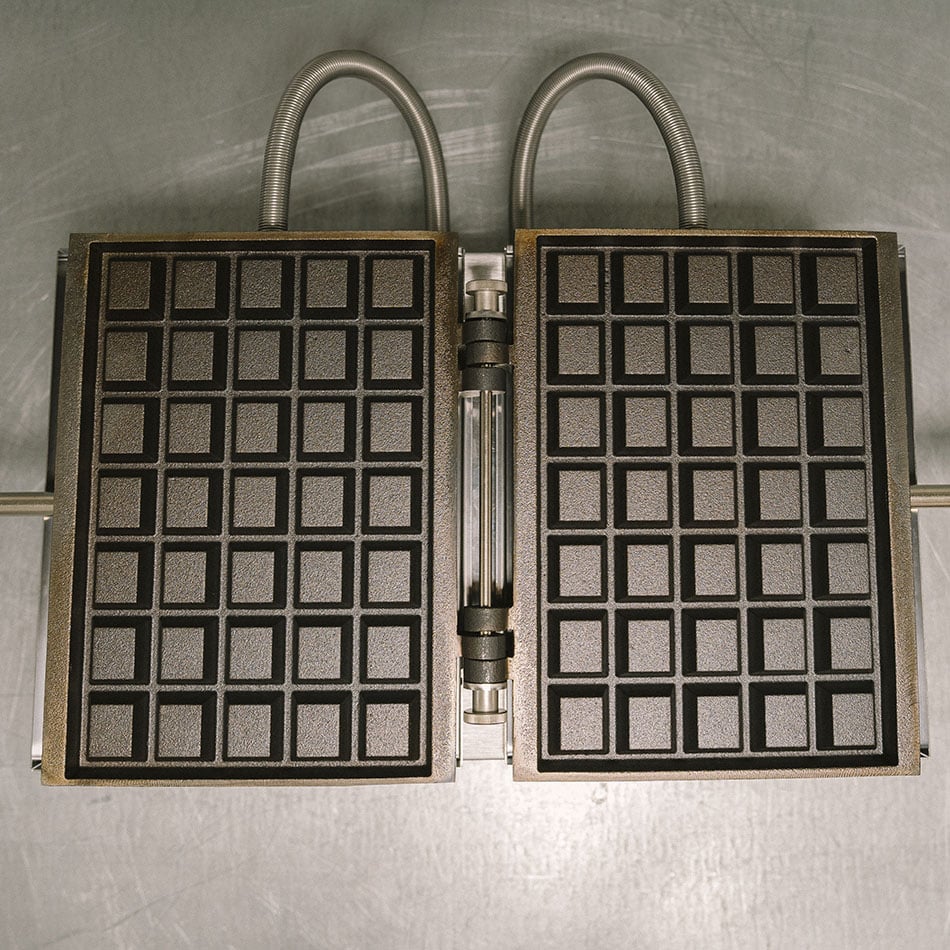 Gaufrier électrique ouverture 180° - basculement gauche / droite  - 5 x 7 Bruxelles - KRAMPOUZ