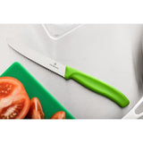 Couteau à tomate lame dentée Victorinox vert 11cm - FRANCE CHR