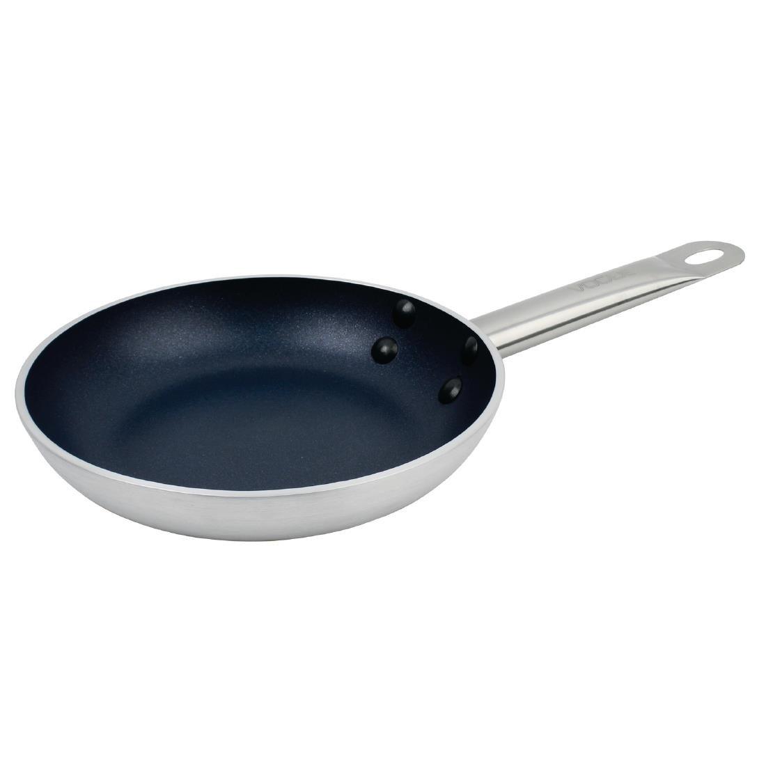 Poêle antiadhésive induction Vogue 200mm Nisbets