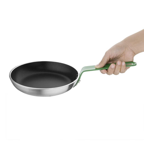 Poêle aluminium antiadhésive Teflon Platinum Plus Hygiplas avec manche vert 240mm - FRANCE CHR