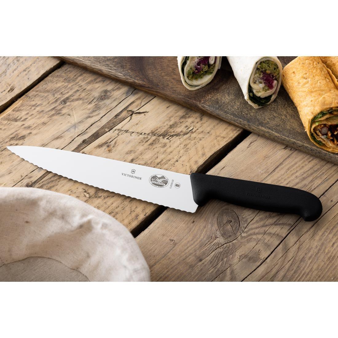 Couteau de cuisinier denté Fibrox Victorinox 220mm - FRANCE CHR